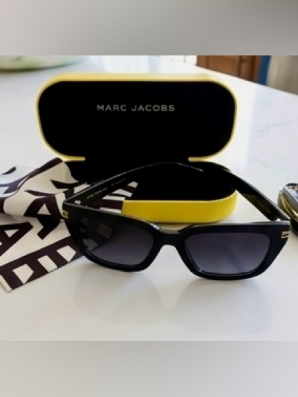 Marc Jacobs Black Sunglasses with Gold Temple Accents and Gradient Lenses Unisex - Picture 8 of 14